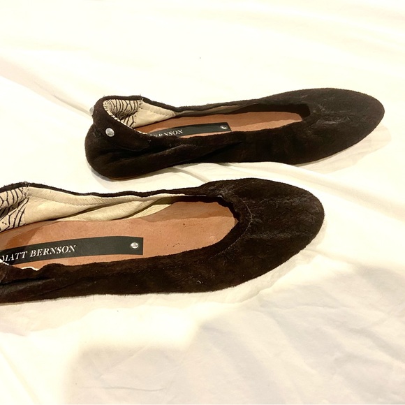 NWT Matt Bernson Size 8.5 Women's Brown Suede Ballet Flats - Picture 1 of 4